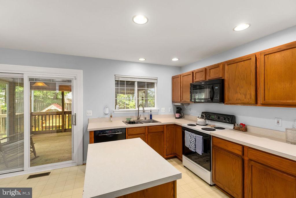 12144 CHESHIRE CT, BRISTOW, Virginia 20136, 4 Bedrooms Bedrooms, ,2 BathroomsBathrooms,Residential,For sale,12144 CHESHIRE CT,VAPW2096126 MLS # VAPW2096126