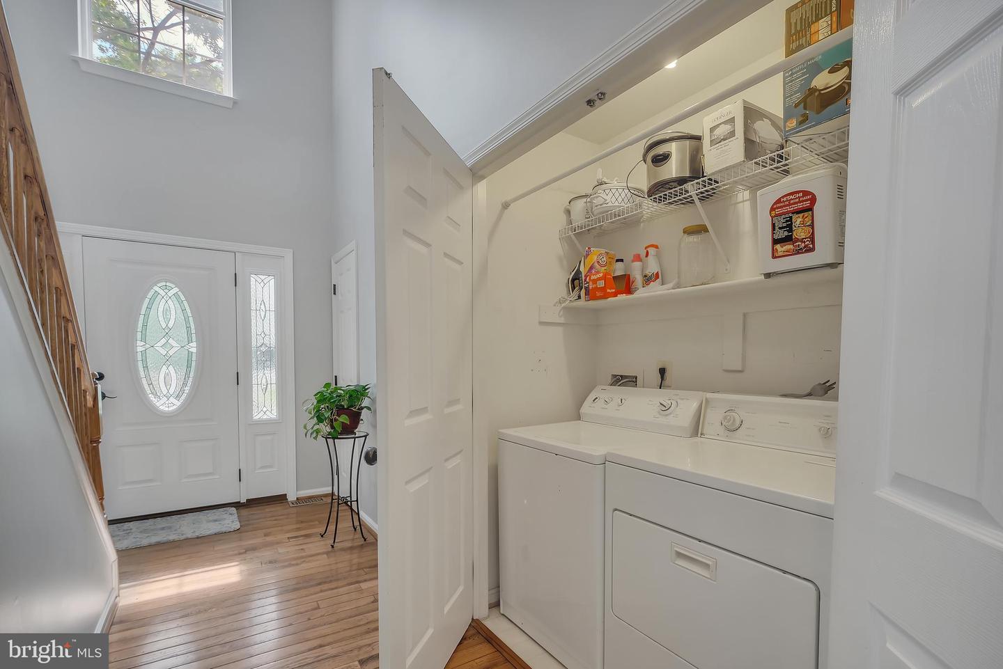 208 OAKCREST MANOR DR NE, LEESBURG, Virginia 20176, 4 Bedrooms Bedrooms, ,3 BathroomsBathrooms,Residential,For sale,208 OAKCREST MANOR DR NE,VALO2098602 MLS # VALO2098602