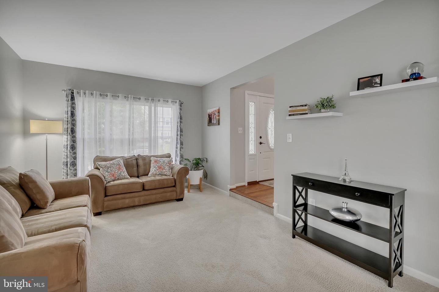 208 OAKCREST MANOR DR NE, LEESBURG, Virginia 20176, 4 Bedrooms Bedrooms, ,3 BathroomsBathrooms,Residential,For sale,208 OAKCREST MANOR DR NE,VALO2098602 MLS # VALO2098602