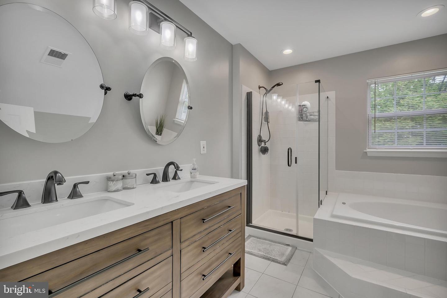 208 OAKCREST MANOR DR NE, LEESBURG, Virginia 20176, 4 Bedrooms Bedrooms, ,3 BathroomsBathrooms,Residential,For sale,208 OAKCREST MANOR DR NE,VALO2098602 MLS # VALO2098602