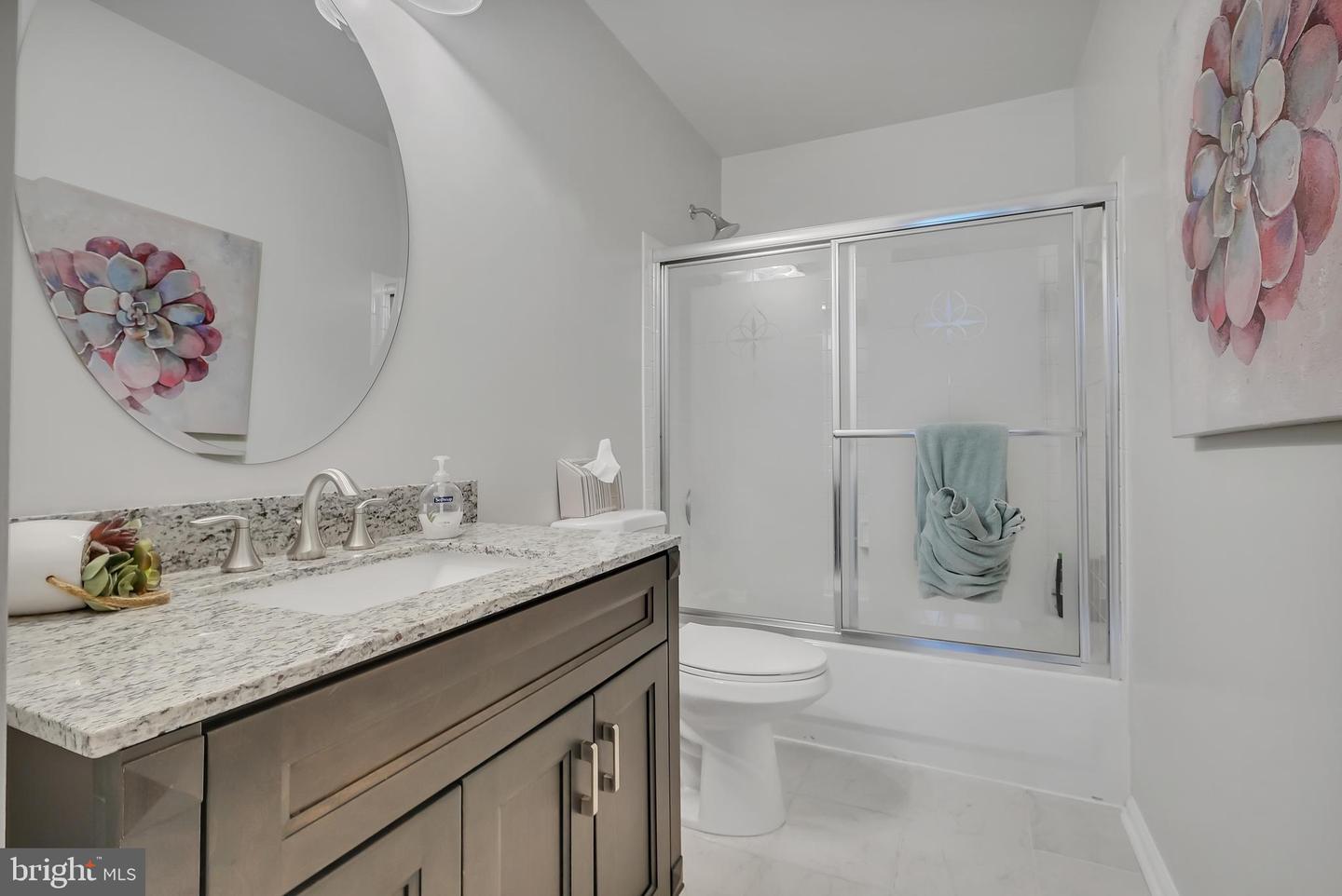 208 OAKCREST MANOR DR NE, LEESBURG, Virginia 20176, 4 Bedrooms Bedrooms, ,3 BathroomsBathrooms,Residential,For sale,208 OAKCREST MANOR DR NE,VALO2098602 MLS # VALO2098602
