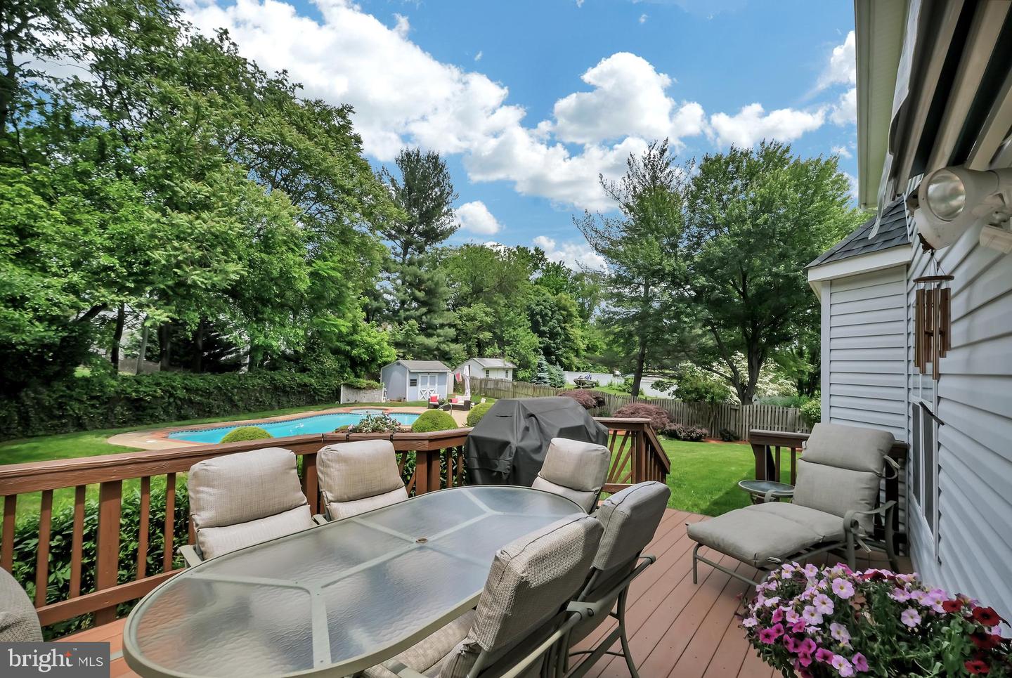 208 OAKCREST MANOR DR NE, LEESBURG, Virginia 20176, 4 Bedrooms Bedrooms, ,3 BathroomsBathrooms,Residential,For sale,208 OAKCREST MANOR DR NE,VALO2098602 MLS # VALO2098602