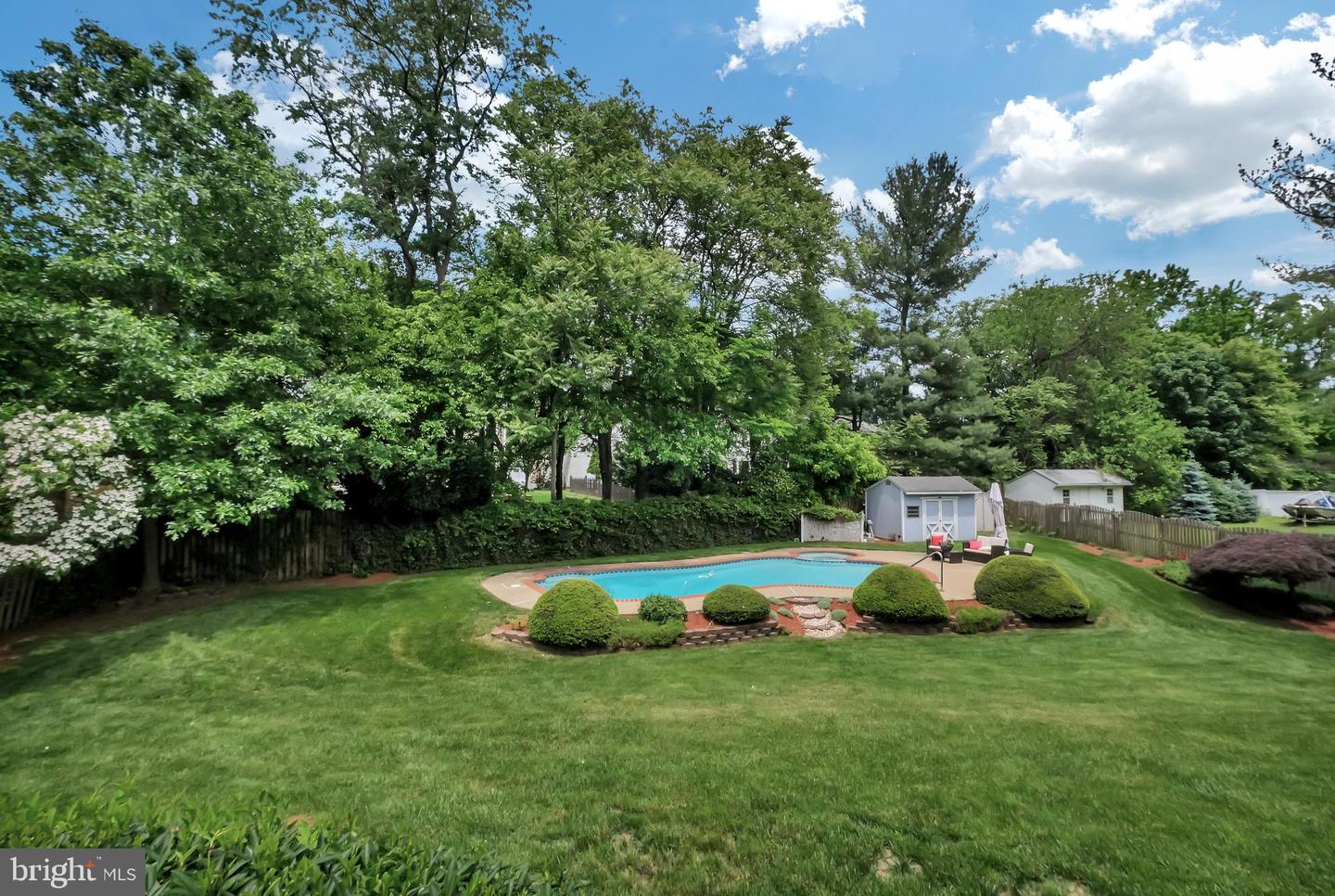 208 OAKCREST MANOR DR NE, LEESBURG, Virginia 20176, 4 Bedrooms Bedrooms, ,3 BathroomsBathrooms,Residential,For sale,208 OAKCREST MANOR DR NE,VALO2098602 MLS # VALO2098602