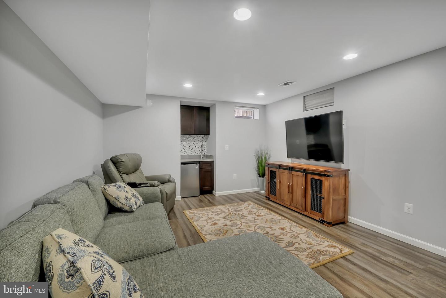 208 OAKCREST MANOR DR NE, LEESBURG, Virginia 20176, 4 Bedrooms Bedrooms, ,3 BathroomsBathrooms,Residential,For sale,208 OAKCREST MANOR DR NE,VALO2098602 MLS # VALO2098602