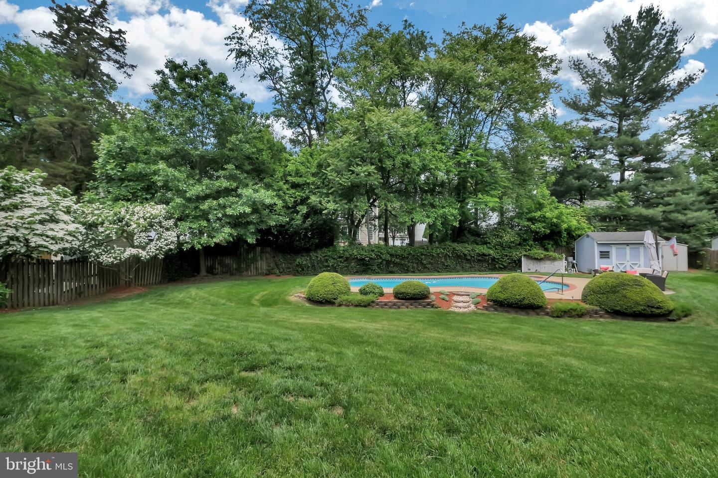 208 OAKCREST MANOR DR NE, LEESBURG, Virginia 20176, 4 Bedrooms Bedrooms, ,3 BathroomsBathrooms,Residential,For sale,208 OAKCREST MANOR DR NE,VALO2098602 MLS # VALO2098602