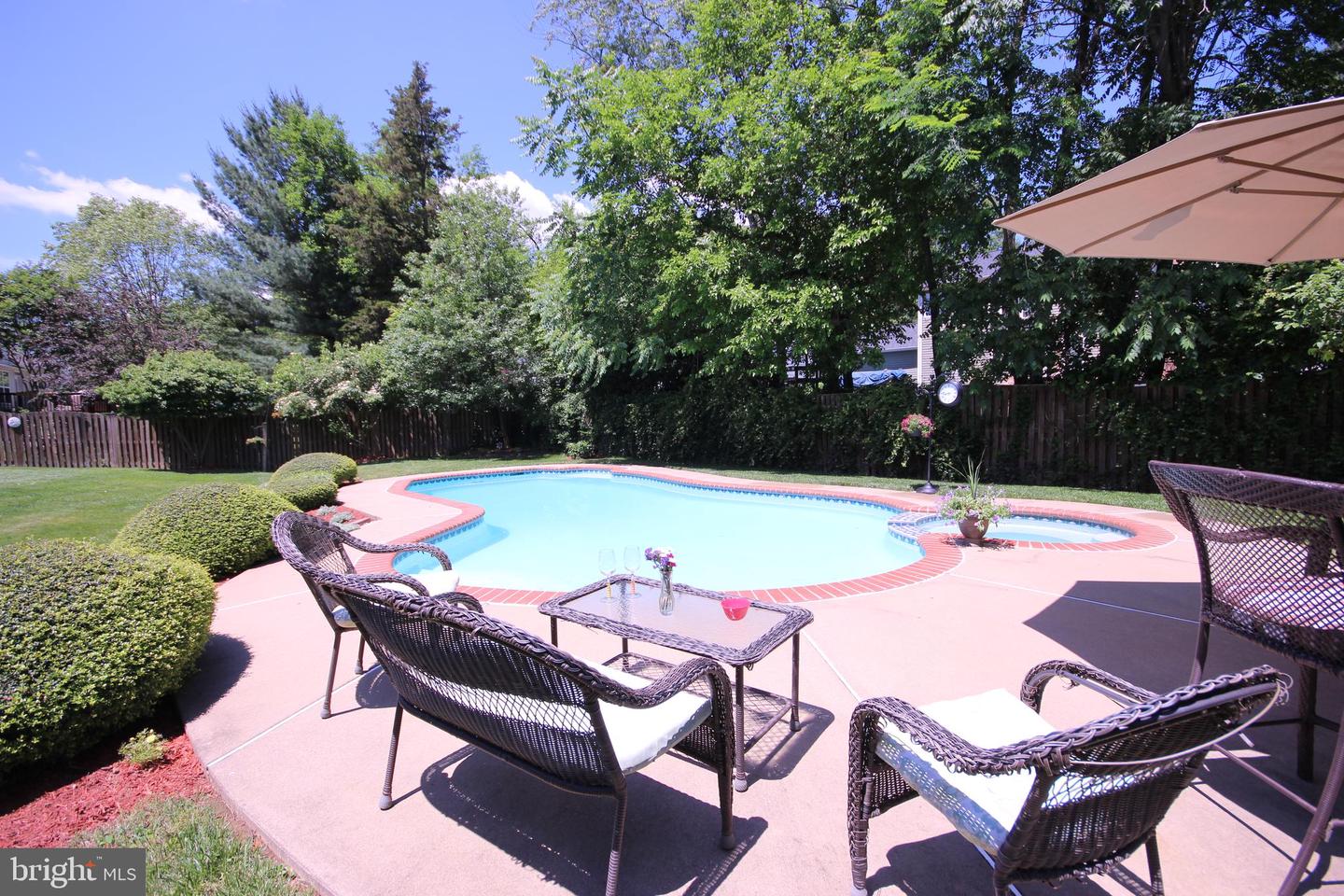 208 OAKCREST MANOR DR NE, LEESBURG, Virginia 20176, 4 Bedrooms Bedrooms, ,3 BathroomsBathrooms,Residential,For sale,208 OAKCREST MANOR DR NE,VALO2098602 MLS # VALO2098602
