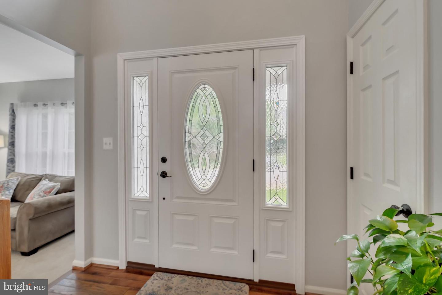 208 OAKCREST MANOR DR NE, LEESBURG, Virginia 20176, 4 Bedrooms Bedrooms, ,3 BathroomsBathrooms,Residential,For sale,208 OAKCREST MANOR DR NE,VALO2098602 MLS # VALO2098602