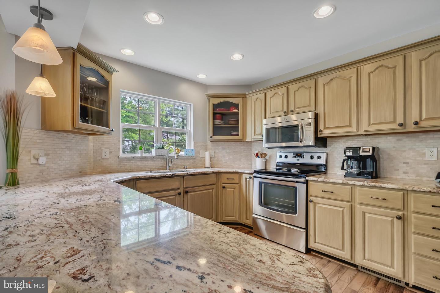 208 OAKCREST MANOR DR NE, LEESBURG, Virginia 20176, 4 Bedrooms Bedrooms, ,3 BathroomsBathrooms,Residential,For sale,208 OAKCREST MANOR DR NE,VALO2098602 MLS # VALO2098602