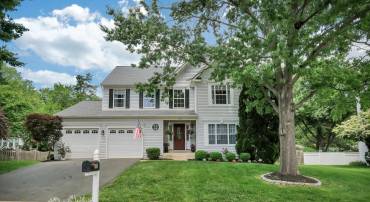 208 OAKCREST MANOR DR NE, LEESBURG, Virginia 20176, 4 Bedrooms Bedrooms, ,3 BathroomsBathrooms,Residential,For sale,208 OAKCREST MANOR DR NE,VALO2098602 MLS # VALO2098602