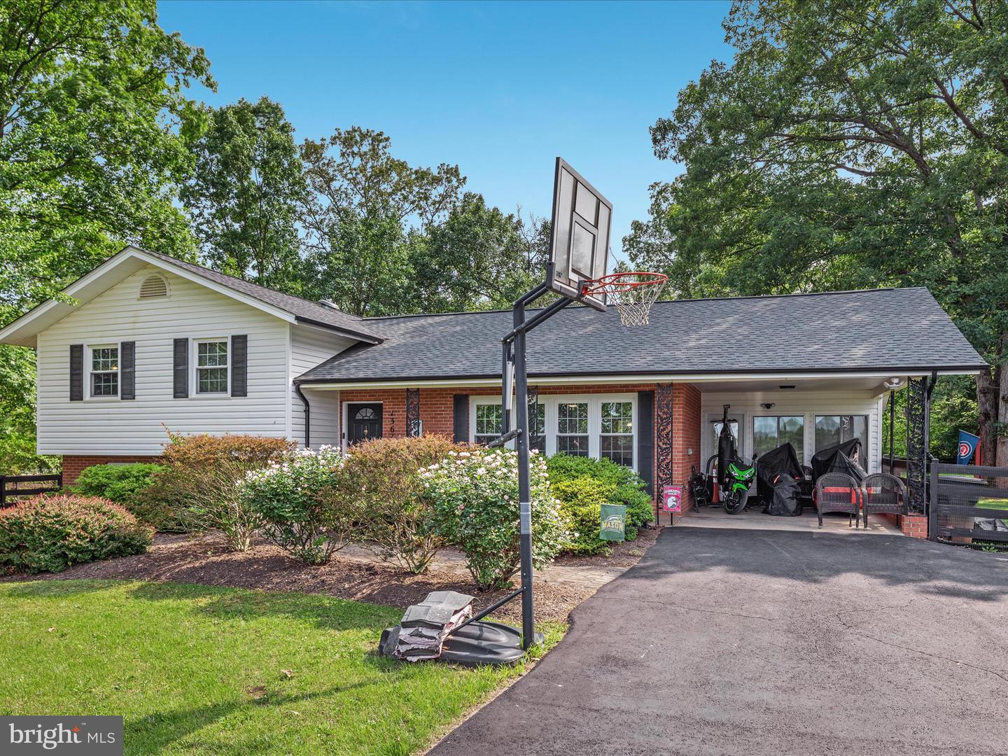 13610 ADEN RD, NOKESVILLE, Virginia 20181, 4 Bedrooms Bedrooms, ,2 BathroomsBathrooms,Residential,For sale,13610 ADEN RD,VAPW2096138 MLS # VAPW2096138