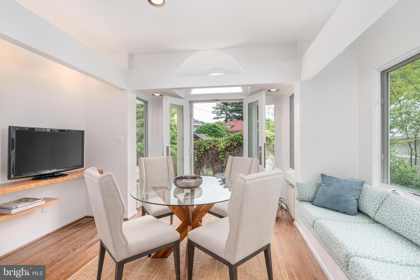 5045 RENO RD NW, WASHINGTON, District Of Columbia 20008, 4 Bedrooms Bedrooms, ,3 BathroomsBathrooms,Residential,For sale,5045 RENO RD NW,DCDC2203894 MLS # DCDC2203894