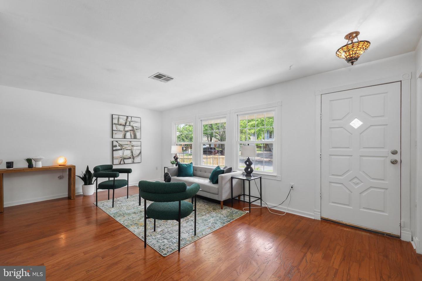 702 WILLIAMSBURG RD, STERLING, Virginia 20164, 3 Bedrooms Bedrooms, ,2 BathroomsBathrooms,Residential,For sale,702 WILLIAMSBURG RD,VALO2098614 MLS # VALO2098614