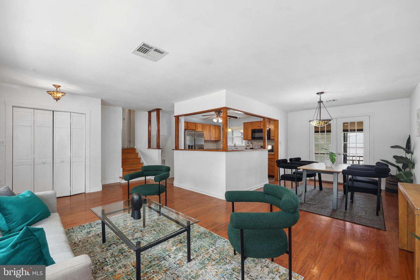 702 WILLIAMSBURG RD, STERLING, Virginia 20164, 3 Bedrooms Bedrooms, ,2 BathroomsBathrooms,Residential,For sale,702 WILLIAMSBURG RD,VALO2098614 MLS # VALO2098614