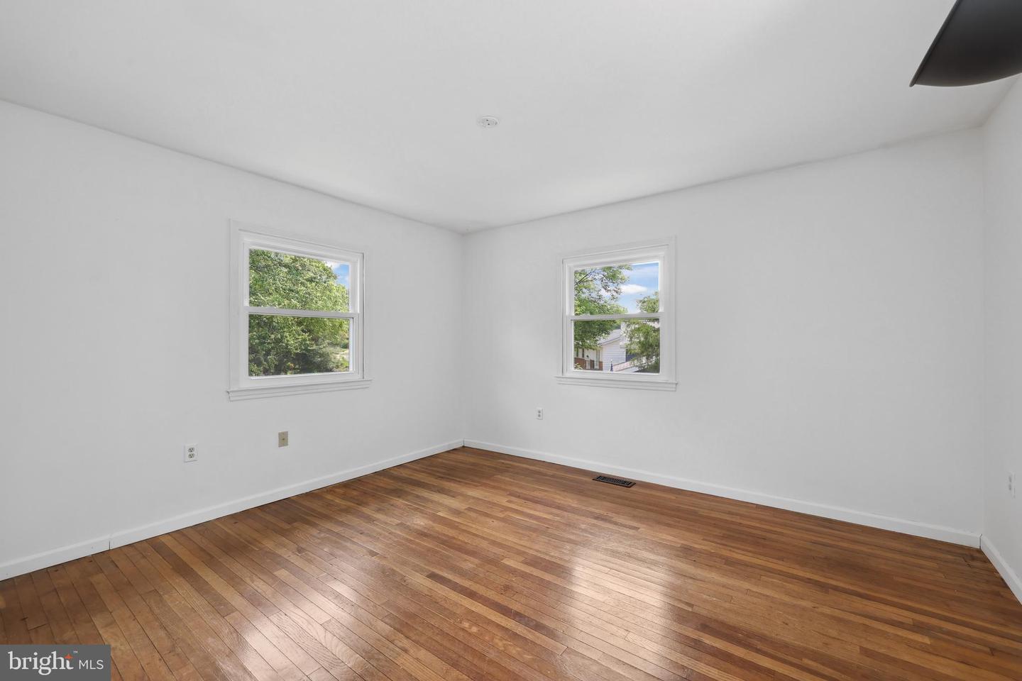 702 WILLIAMSBURG RD, STERLING, Virginia 20164, 3 Bedrooms Bedrooms, ,2 BathroomsBathrooms,Residential,For sale,702 WILLIAMSBURG RD,VALO2098614 MLS # VALO2098614