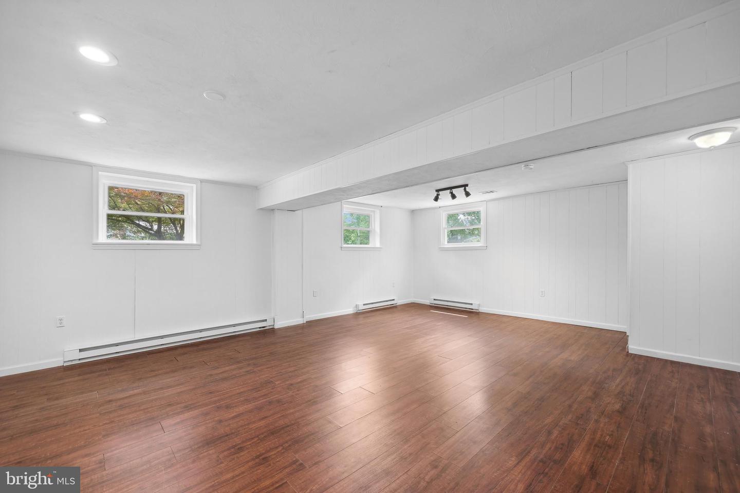 702 WILLIAMSBURG RD, STERLING, Virginia 20164, 3 Bedrooms Bedrooms, ,2 BathroomsBathrooms,Residential,For sale,702 WILLIAMSBURG RD,VALO2098614 MLS # VALO2098614