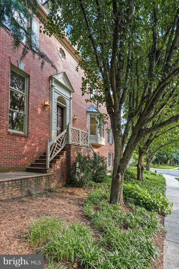 6638 HAMPTON VIEW PL, MCLEAN, Virginia 22101, 3 Bedrooms Bedrooms, ,3 BathroomsBathrooms,Residential,For sale,6638 HAMPTON VIEW PL,VAFX2245054 MLS # VAFX2245054