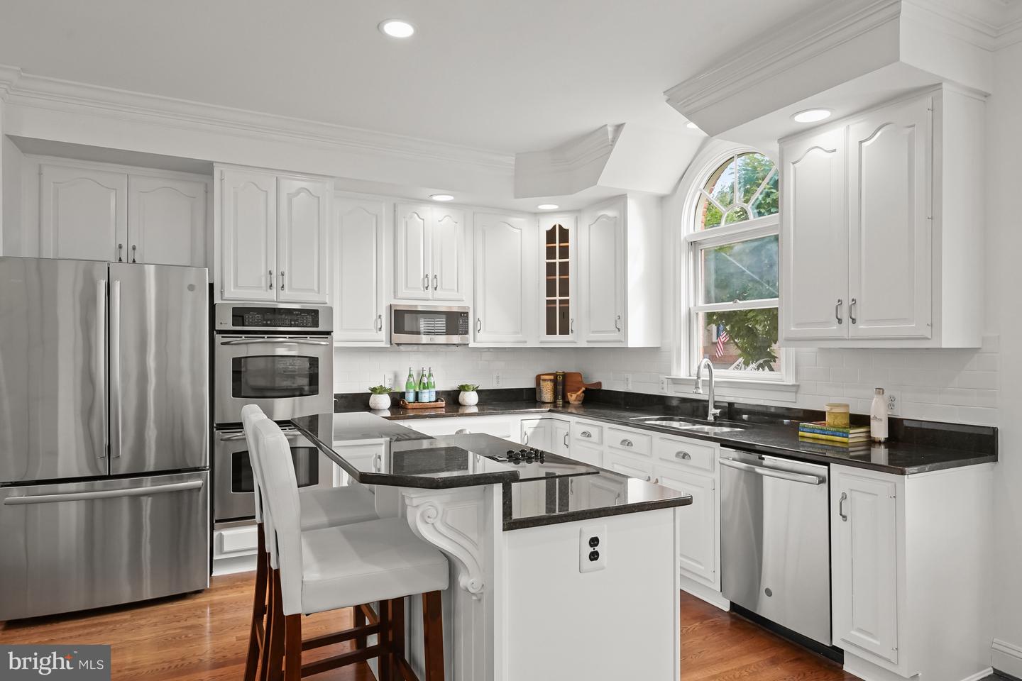 6638 HAMPTON VIEW PL, MCLEAN, Virginia 22101, 3 Bedrooms Bedrooms, ,3 BathroomsBathrooms,Residential,For sale,6638 HAMPTON VIEW PL,VAFX2245054 MLS # VAFX2245054