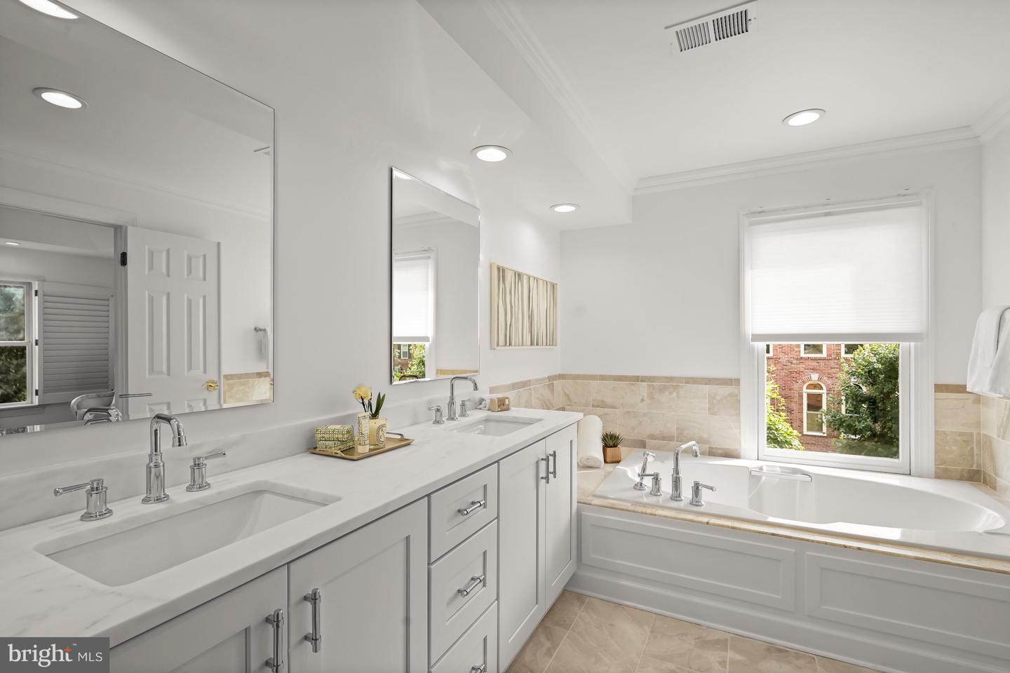 6638 HAMPTON VIEW PL, MCLEAN, Virginia 22101, 3 Bedrooms Bedrooms, ,3 BathroomsBathrooms,Residential,For sale,6638 HAMPTON VIEW PL,VAFX2245054 MLS # VAFX2245054