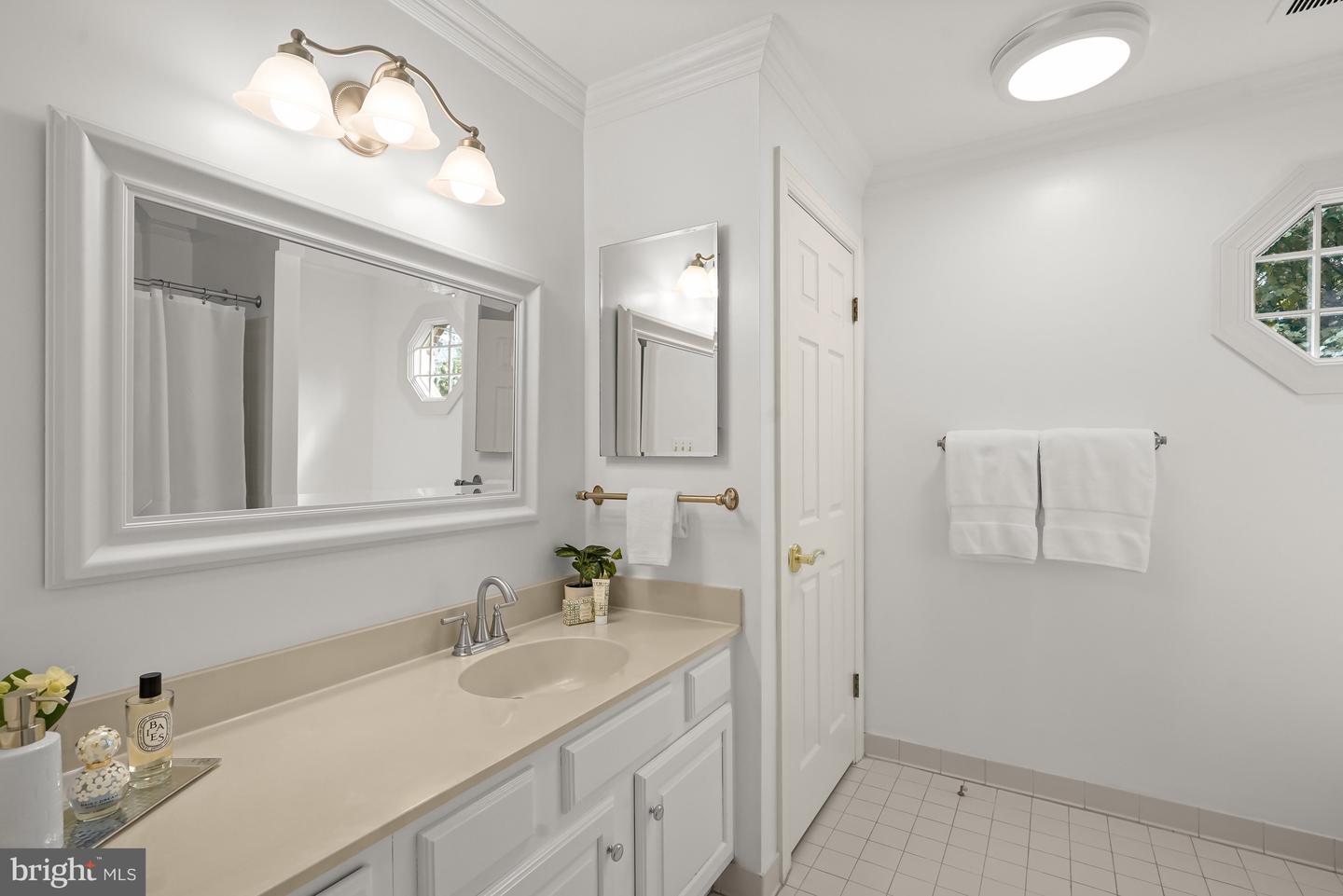 6638 HAMPTON VIEW PL, MCLEAN, Virginia 22101, 3 Bedrooms Bedrooms, ,3 BathroomsBathrooms,Residential,For sale,6638 HAMPTON VIEW PL,VAFX2245054 MLS # VAFX2245054