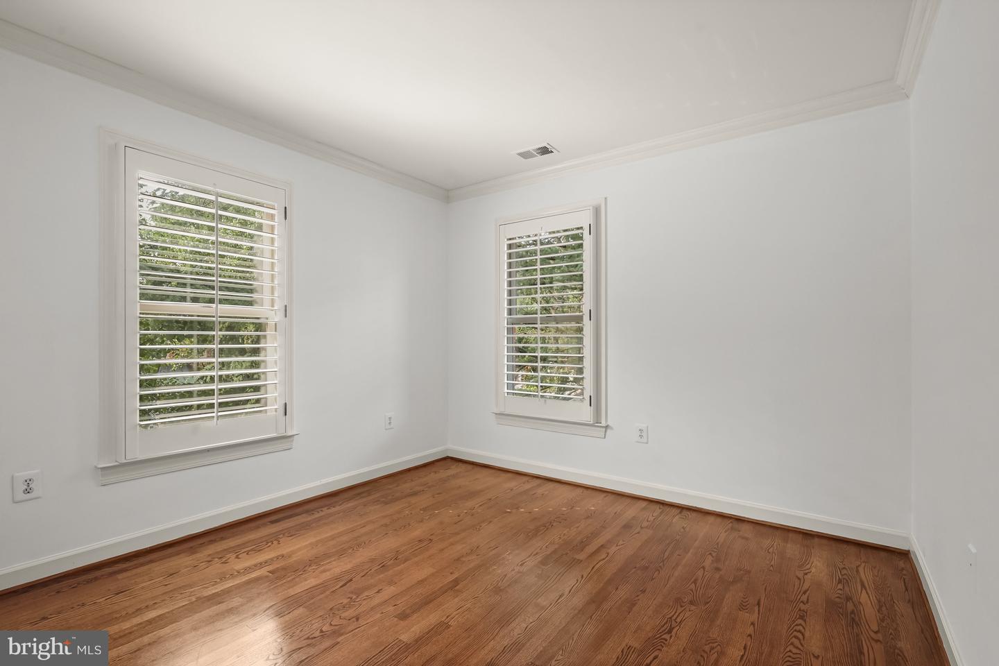 6638 HAMPTON VIEW PL, MCLEAN, Virginia 22101, 3 Bedrooms Bedrooms, ,3 BathroomsBathrooms,Residential,For sale,6638 HAMPTON VIEW PL,VAFX2245054 MLS # VAFX2245054