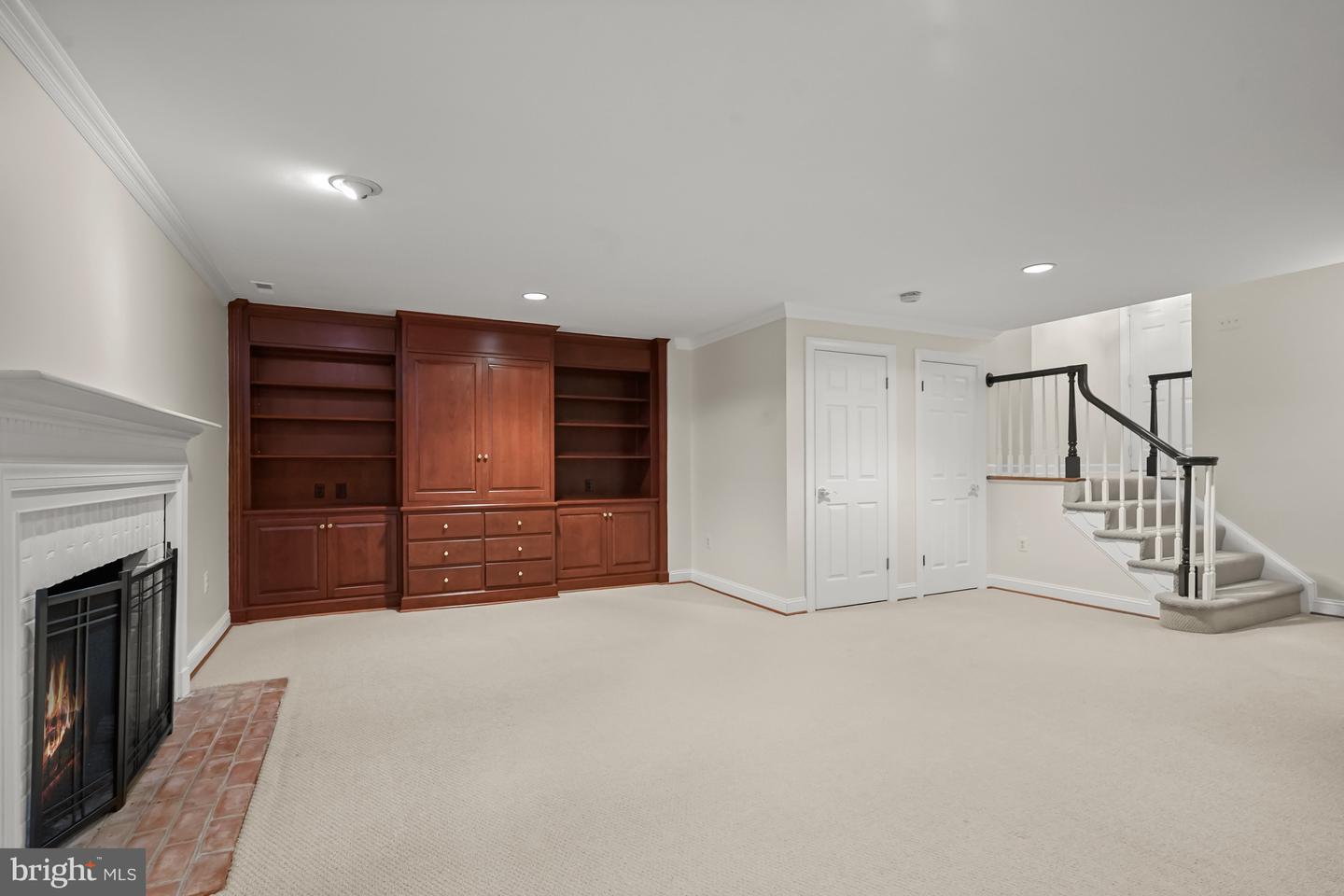 6638 HAMPTON VIEW PL, MCLEAN, Virginia 22101, 3 Bedrooms Bedrooms, ,3 BathroomsBathrooms,Residential,For sale,6638 HAMPTON VIEW PL,VAFX2245054 MLS # VAFX2245054