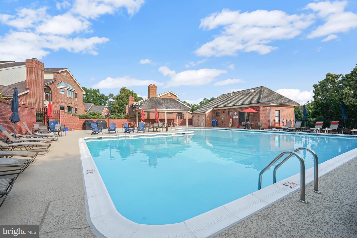 6638 HAMPTON VIEW PL, MCLEAN, Virginia 22101, 3 Bedrooms Bedrooms, ,3 BathroomsBathrooms,Residential,For sale,6638 HAMPTON VIEW PL,VAFX2245054 MLS # VAFX2245054