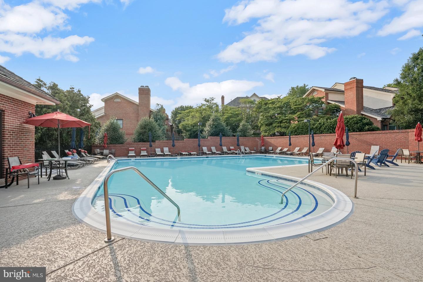 6638 HAMPTON VIEW PL, MCLEAN, Virginia 22101, 3 Bedrooms Bedrooms, ,3 BathroomsBathrooms,Residential,For sale,6638 HAMPTON VIEW PL,VAFX2245054 MLS # VAFX2245054