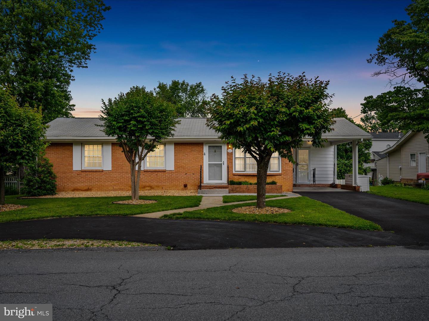 320 RUSSELLCROFT RD, WINCHESTER, Virginia 22601, 3 Bedrooms Bedrooms, ,2 BathroomsBathrooms,Residential,For sale,320 RUSSELLCROFT RD,VAWI2007898 MLS # VAWI2007898