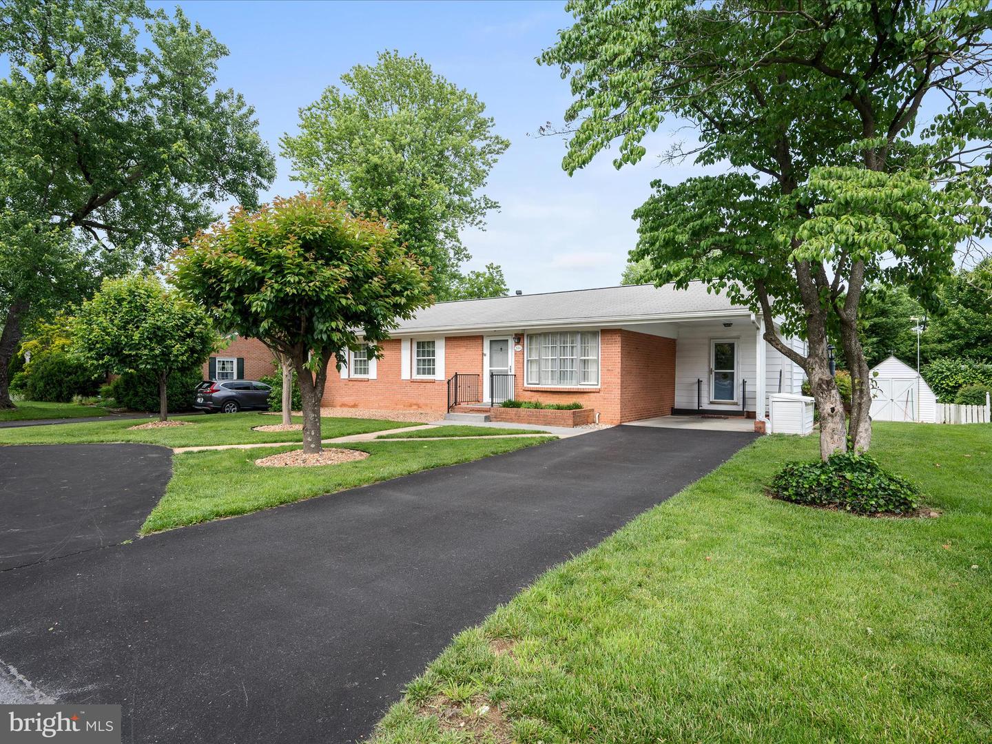 320 RUSSELLCROFT RD, WINCHESTER, Virginia 22601, 3 Bedrooms Bedrooms, ,2 BathroomsBathrooms,Residential,For sale,320 RUSSELLCROFT RD,VAWI2007898 MLS # VAWI2007898