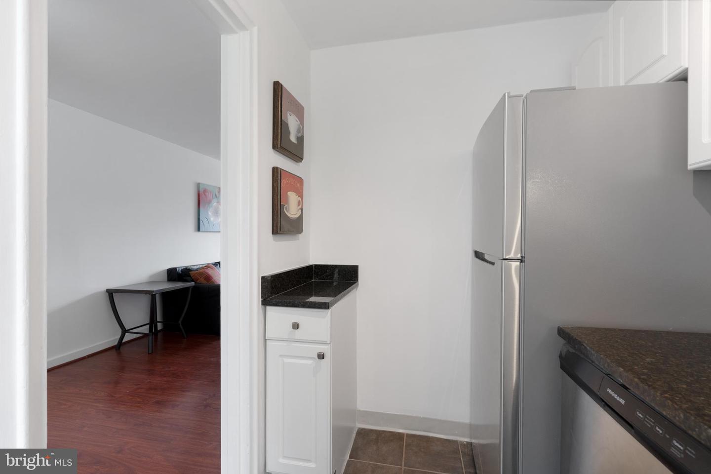 211 E GLEBE RD #C, ALEXANDRIA, Virginia 22305, 1 Bedroom Bedrooms, ,1 BathroomBathrooms,Residential,For sale,211 E GLEBE RD #C,VAAX2046074 MLS # VAAX2046074