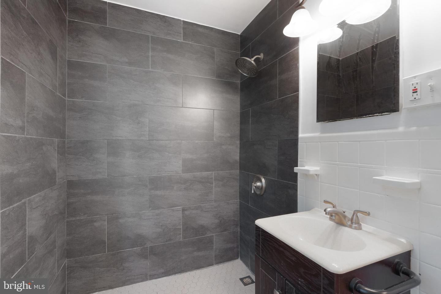 211 E GLEBE RD #C, ALEXANDRIA, Virginia 22305, 1 Bedroom Bedrooms, ,1 BathroomBathrooms,Residential,For sale,211 E GLEBE RD #C,VAAX2046074 MLS # VAAX2046074