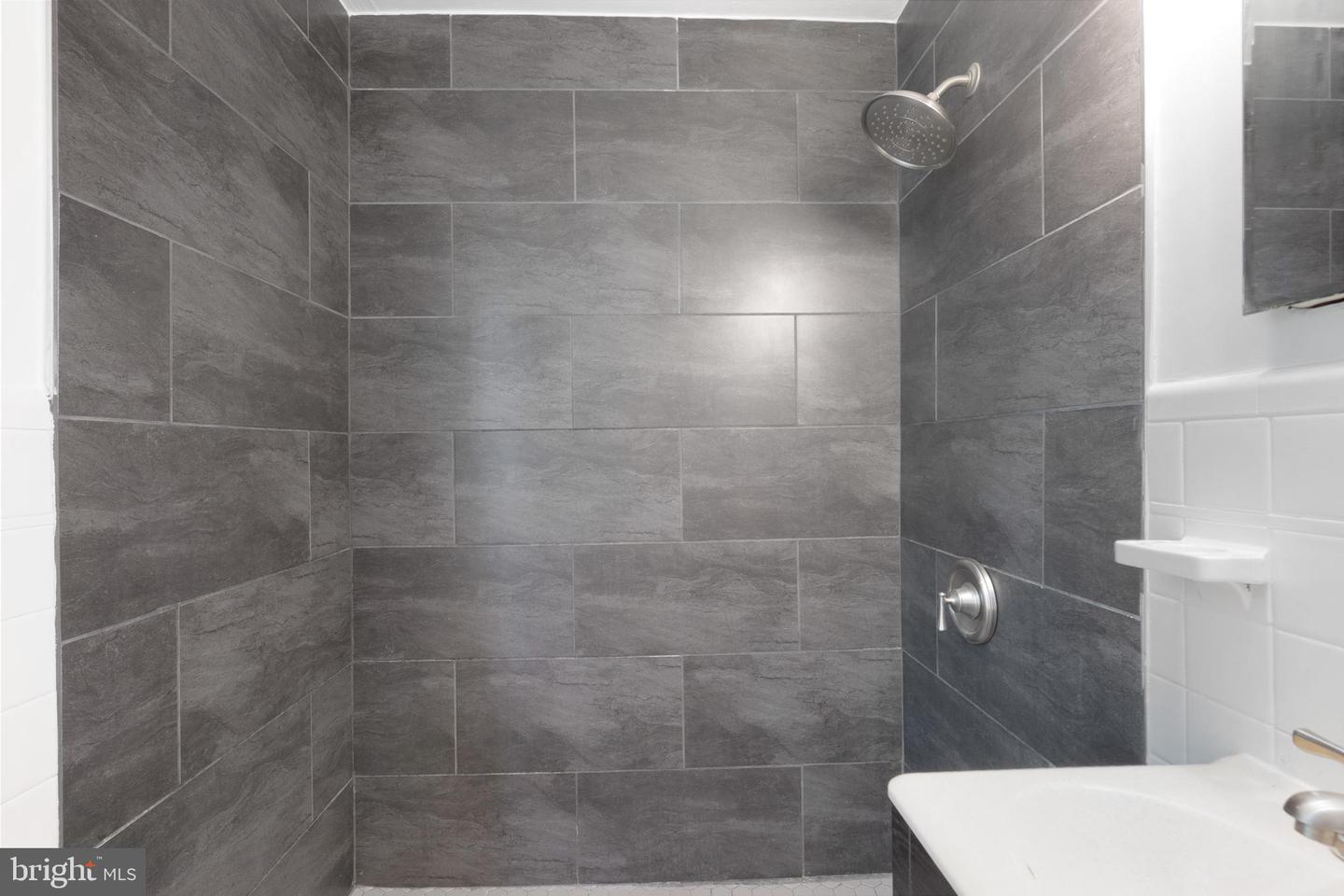 211 E GLEBE RD #C, ALEXANDRIA, Virginia 22305, 1 Bedroom Bedrooms, ,1 BathroomBathrooms,Residential,For sale,211 E GLEBE RD #C,VAAX2046074 MLS # VAAX2046074