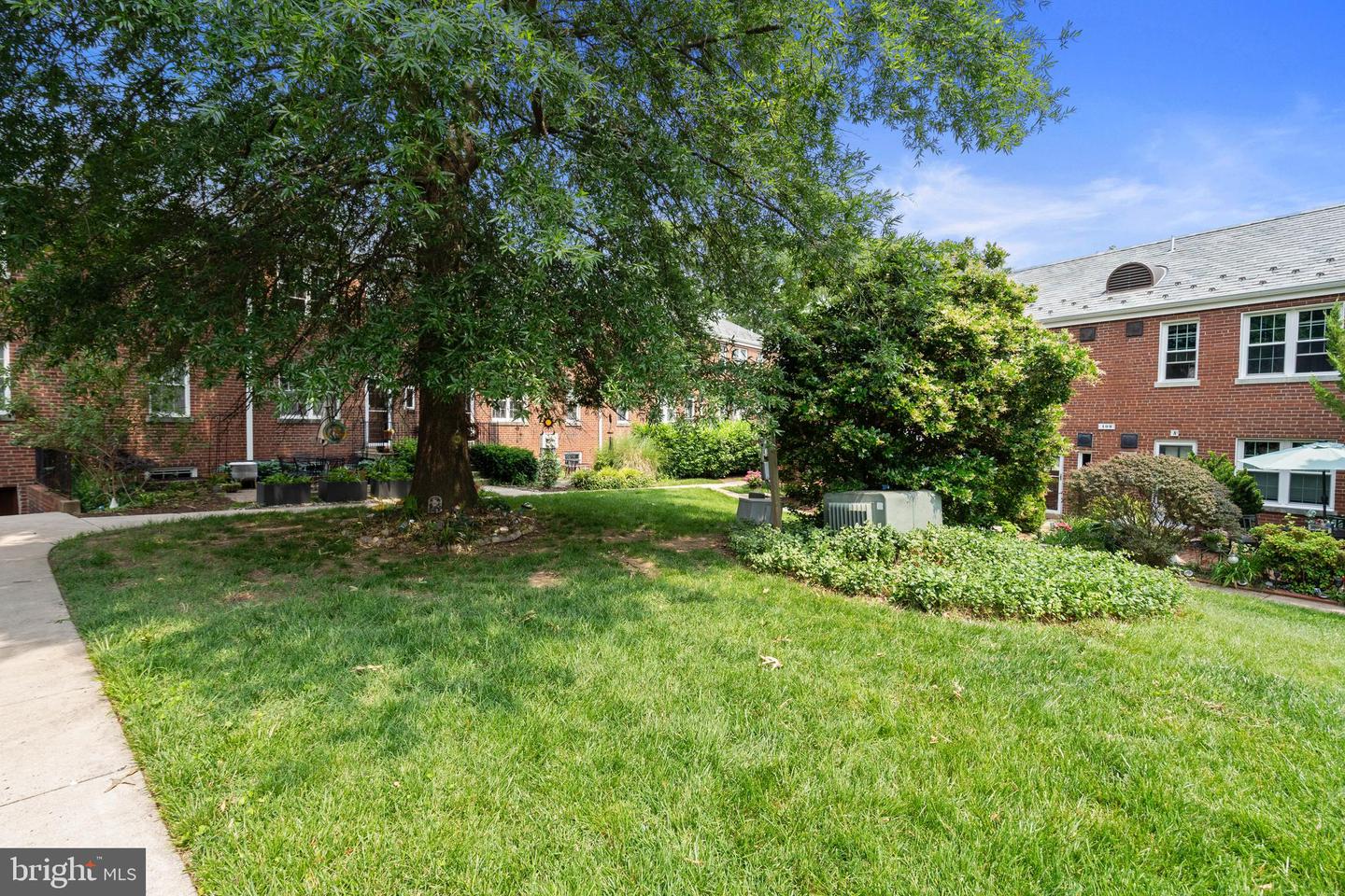 211 E GLEBE RD #C, ALEXANDRIA, Virginia 22305, 1 Bedroom Bedrooms, ,1 BathroomBathrooms,Residential,For sale,211 E GLEBE RD #C,VAAX2046074 MLS # VAAX2046074