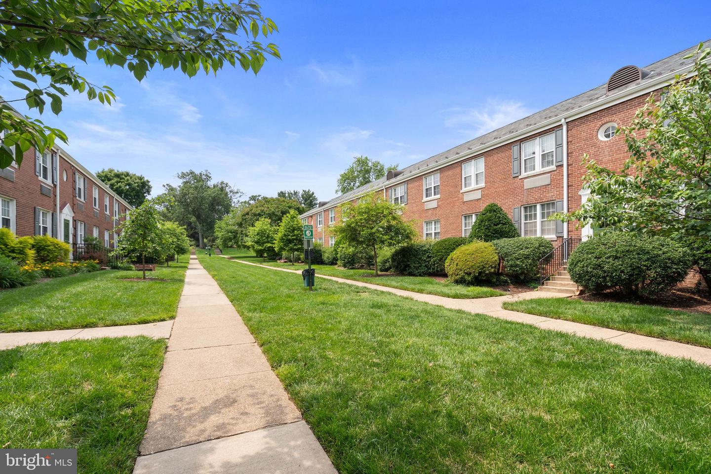 211 E GLEBE RD #C, ALEXANDRIA, Virginia 22305, 1 Bedroom Bedrooms, ,1 BathroomBathrooms,Residential,For sale,211 E GLEBE RD #C,VAAX2046074 MLS # VAAX2046074