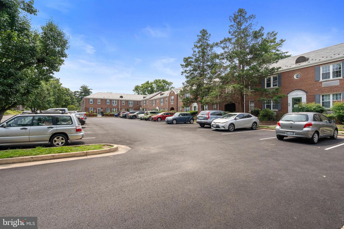 211 E GLEBE RD #C, ALEXANDRIA, Virginia 22305, 1 Bedroom Bedrooms, ,1 BathroomBathrooms,Residential,For sale,211 E GLEBE RD #C,VAAX2046074 MLS # VAAX2046074