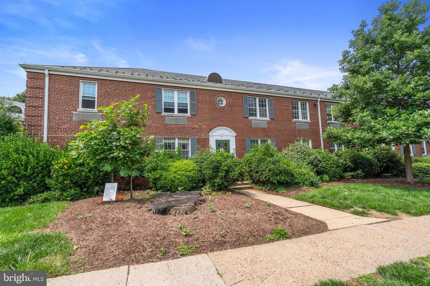 211 E GLEBE RD #C, ALEXANDRIA, Virginia 22305, 1 Bedroom Bedrooms, ,1 BathroomBathrooms,Residential,For sale,211 E GLEBE RD #C,VAAX2046074 MLS # VAAX2046074