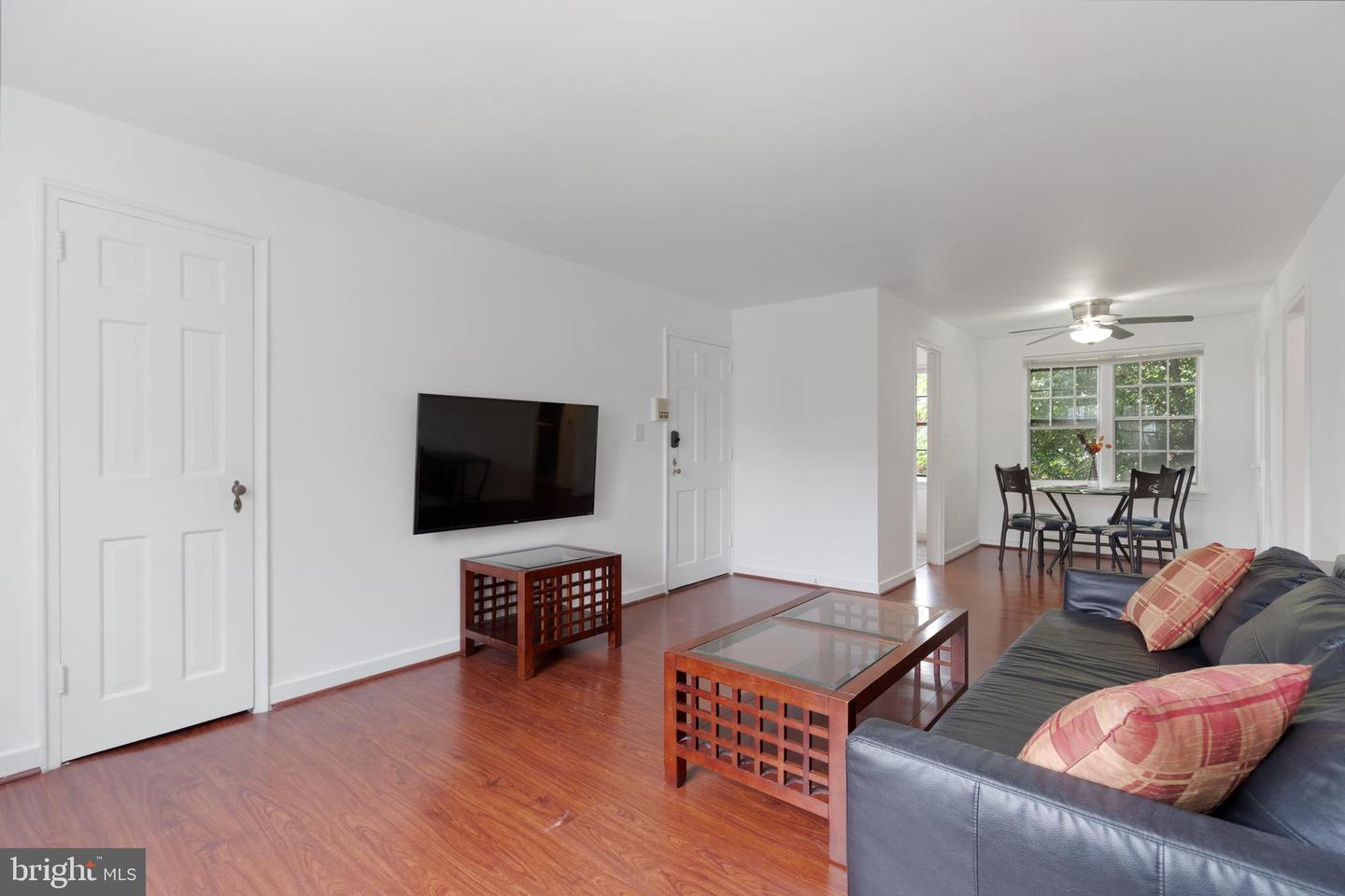 211 E GLEBE RD #C, ALEXANDRIA, Virginia 22305, 1 Bedroom Bedrooms, ,1 BathroomBathrooms,Residential,For sale,211 E GLEBE RD #C,VAAX2046074 MLS # VAAX2046074