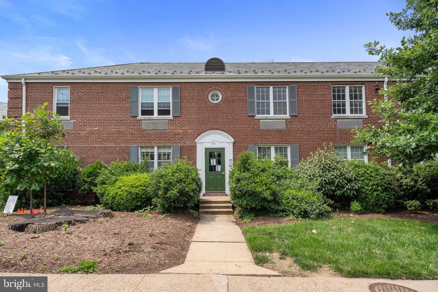 211 E GLEBE RD #C, ALEXANDRIA, Virginia 22305, 1 Bedroom Bedrooms, ,1 BathroomBathrooms,Residential,For sale,211 E GLEBE RD #C,VAAX2046074 MLS # VAAX2046074