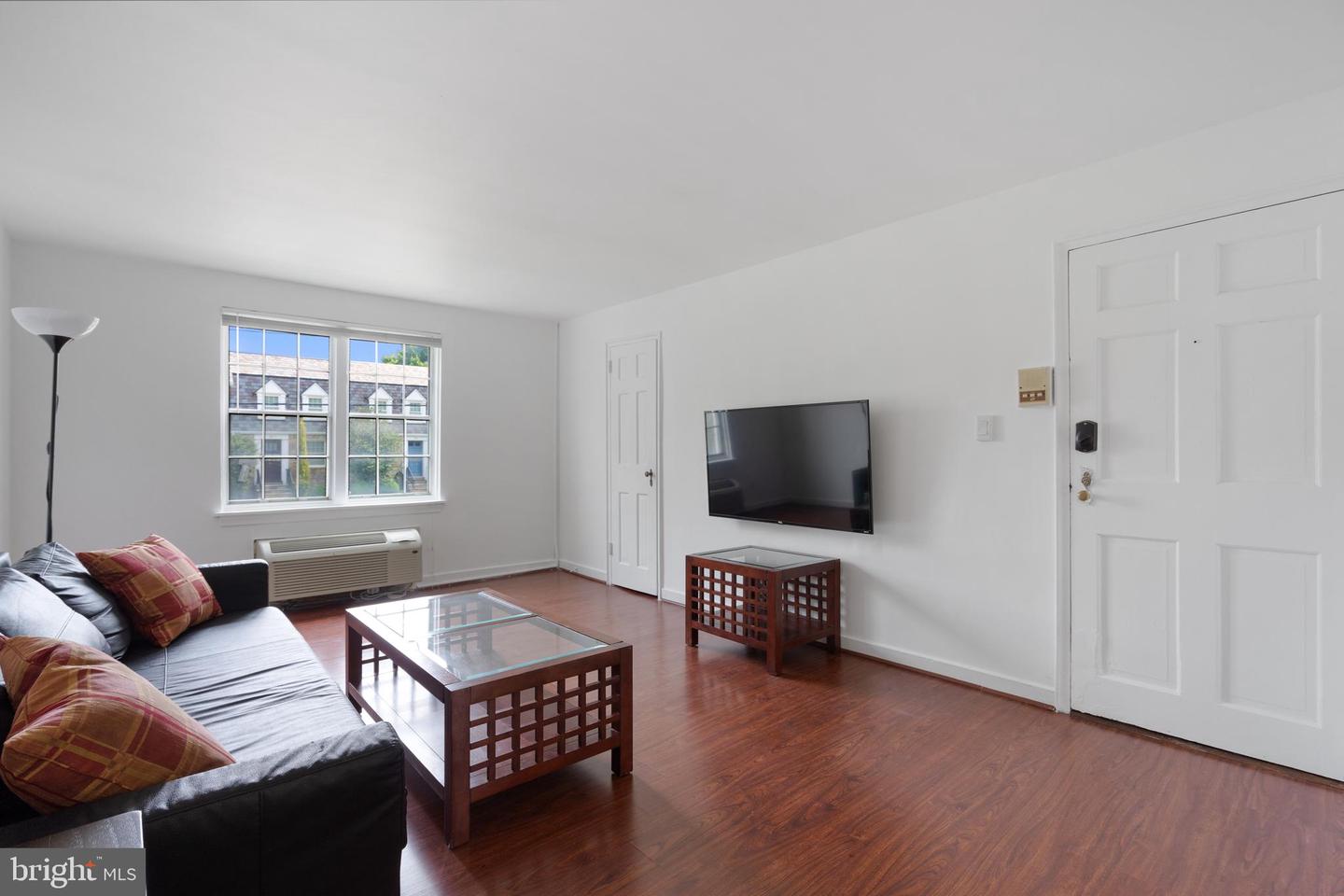 211 E GLEBE RD #C, ALEXANDRIA, Virginia 22305, 1 Bedroom Bedrooms, ,1 BathroomBathrooms,Residential,For sale,211 E GLEBE RD #C,VAAX2046074 MLS # VAAX2046074