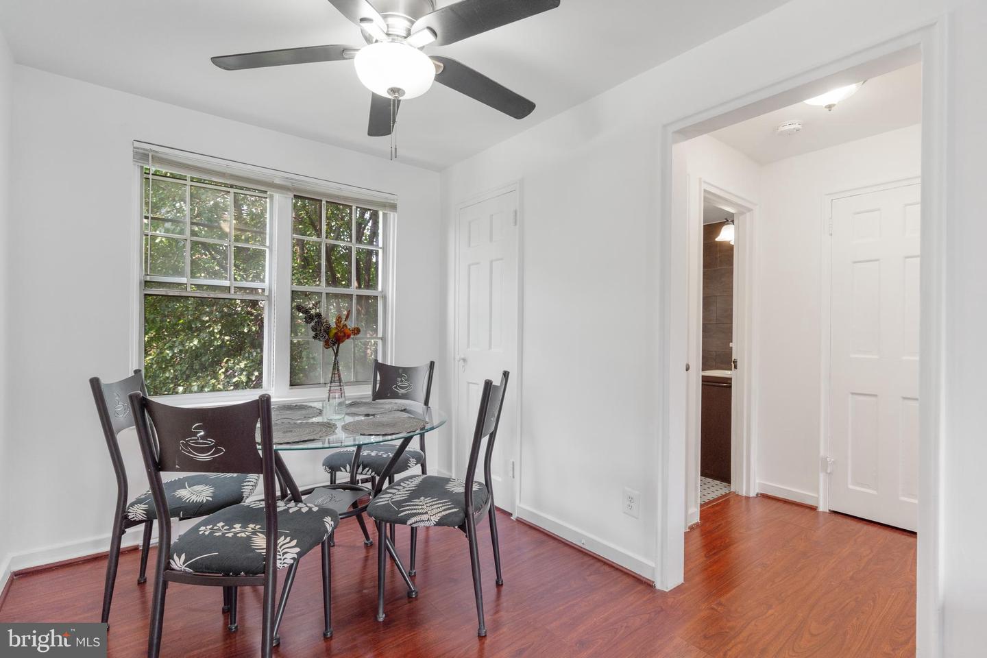 211 E GLEBE RD #C, ALEXANDRIA, Virginia 22305, 1 Bedroom Bedrooms, ,1 BathroomBathrooms,Residential,For sale,211 E GLEBE RD #C,VAAX2046074 MLS # VAAX2046074