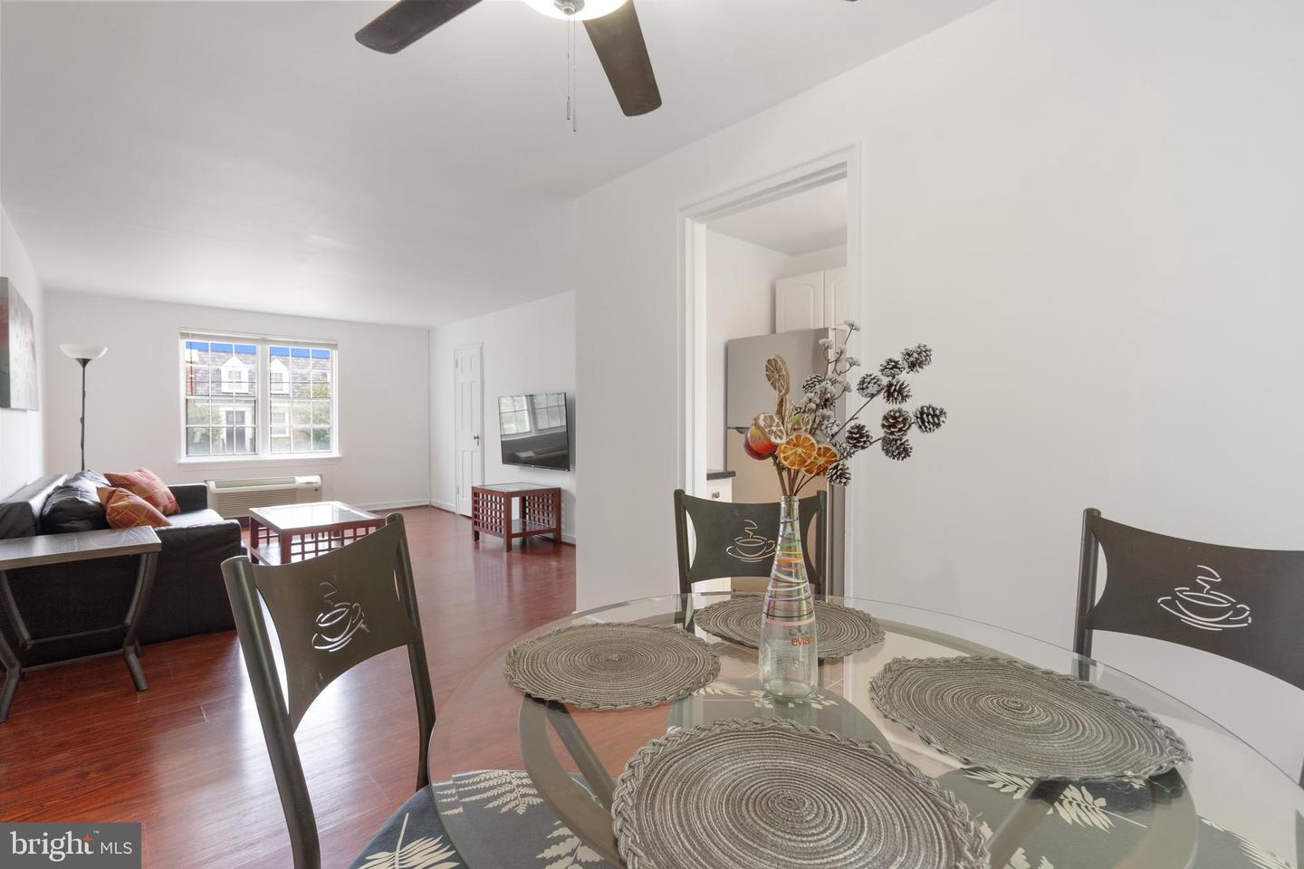 211 E GLEBE RD #C, ALEXANDRIA, Virginia 22305, 1 Bedroom Bedrooms, ,1 BathroomBathrooms,Residential,For sale,211 E GLEBE RD #C,VAAX2046074 MLS # VAAX2046074
