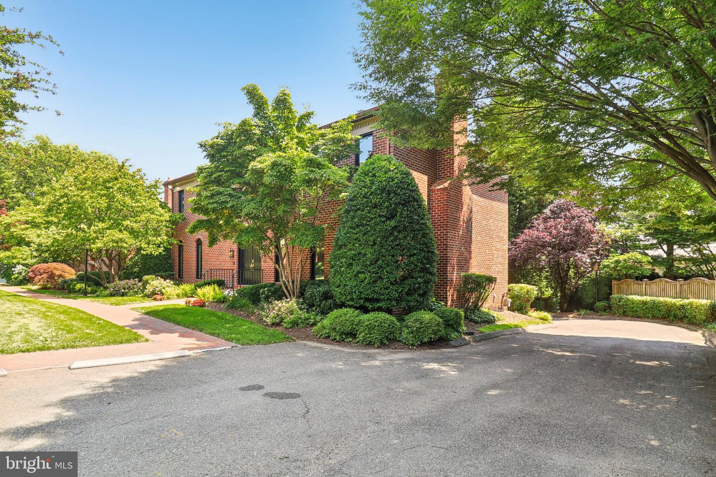 3233 ELLICOTT ST NW, WASHINGTON, District Of Columbia 20008, 5 Bedrooms Bedrooms, ,2 BathroomsBathrooms,Residential,For sale,3233 ELLICOTT ST NW,DCDC2204194 MLS # DCDC2204194