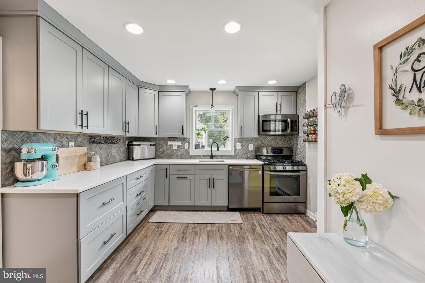 7004 LEE PARK CT, FALLS CHURCH, Virginia 22042, 3 Bedrooms Bedrooms, ,2 BathroomsBathrooms,Residential,For sale,7004 LEE PARK CT,VAFX2245296 MLS # VAFX2245296