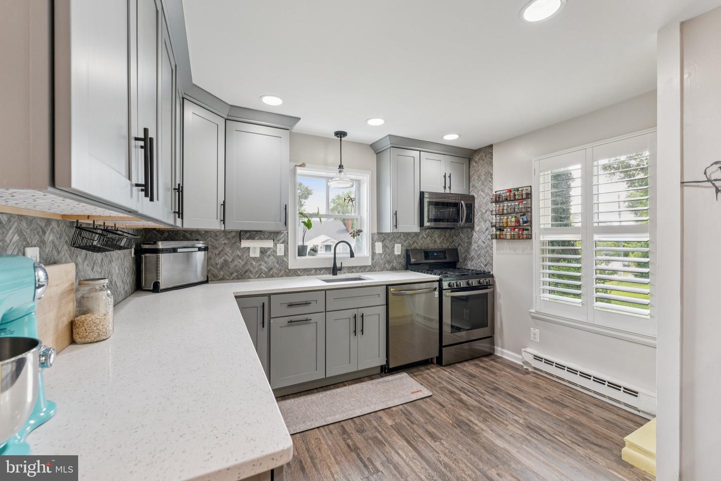 7004 LEE PARK CT, FALLS CHURCH, Virginia 22042, 3 Bedrooms Bedrooms, ,2 BathroomsBathrooms,Residential,For sale,7004 LEE PARK CT,VAFX2245296 MLS # VAFX2245296