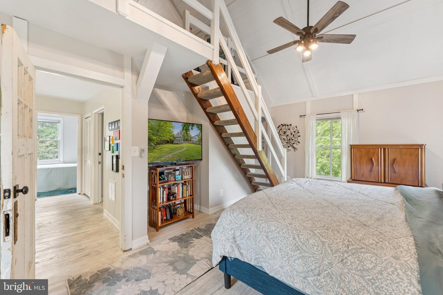 7004 LEE PARK CT, FALLS CHURCH, Virginia 22042, 3 Bedrooms Bedrooms, ,2 BathroomsBathrooms,Residential,For sale,7004 LEE PARK CT,VAFX2245296 MLS # VAFX2245296