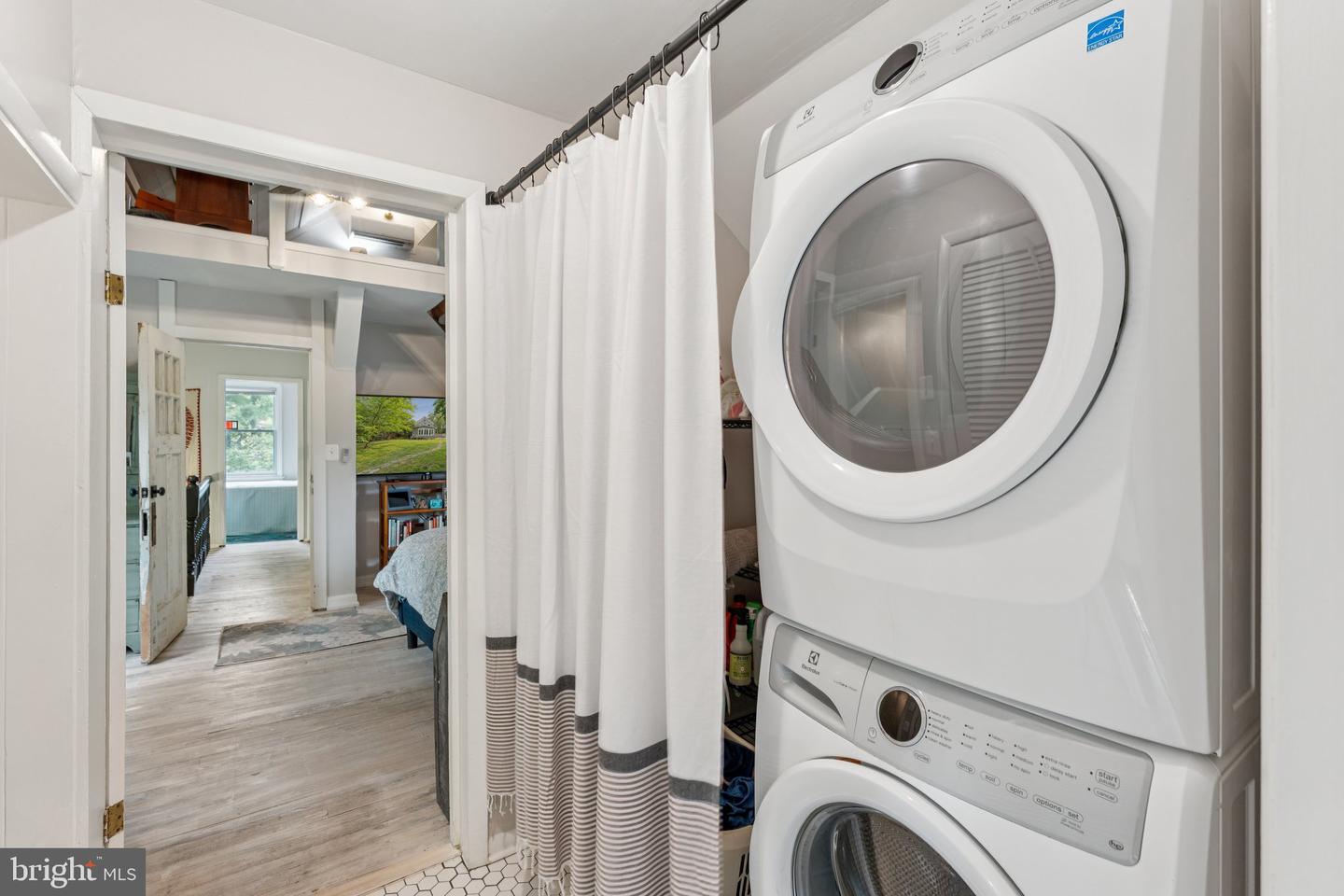 7004 LEE PARK CT, FALLS CHURCH, Virginia 22042, 3 Bedrooms Bedrooms, ,2 BathroomsBathrooms,Residential,For sale,7004 LEE PARK CT,VAFX2245296 MLS # VAFX2245296