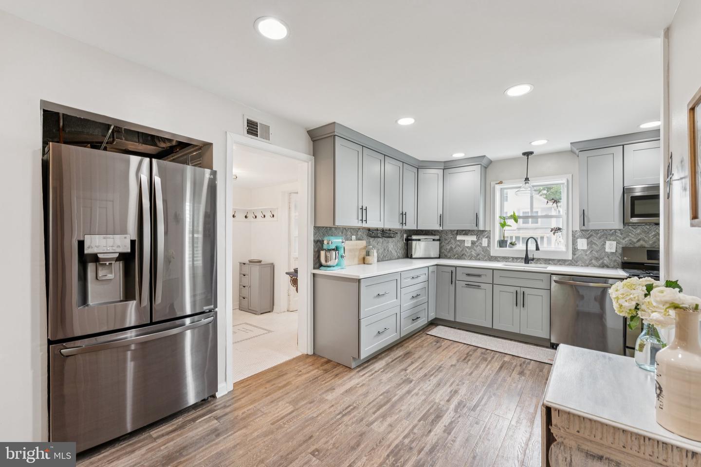 7004 LEE PARK CT, FALLS CHURCH, Virginia 22042, 3 Bedrooms Bedrooms, ,2 BathroomsBathrooms,Residential,For sale,7004 LEE PARK CT,VAFX2245296 MLS # VAFX2245296