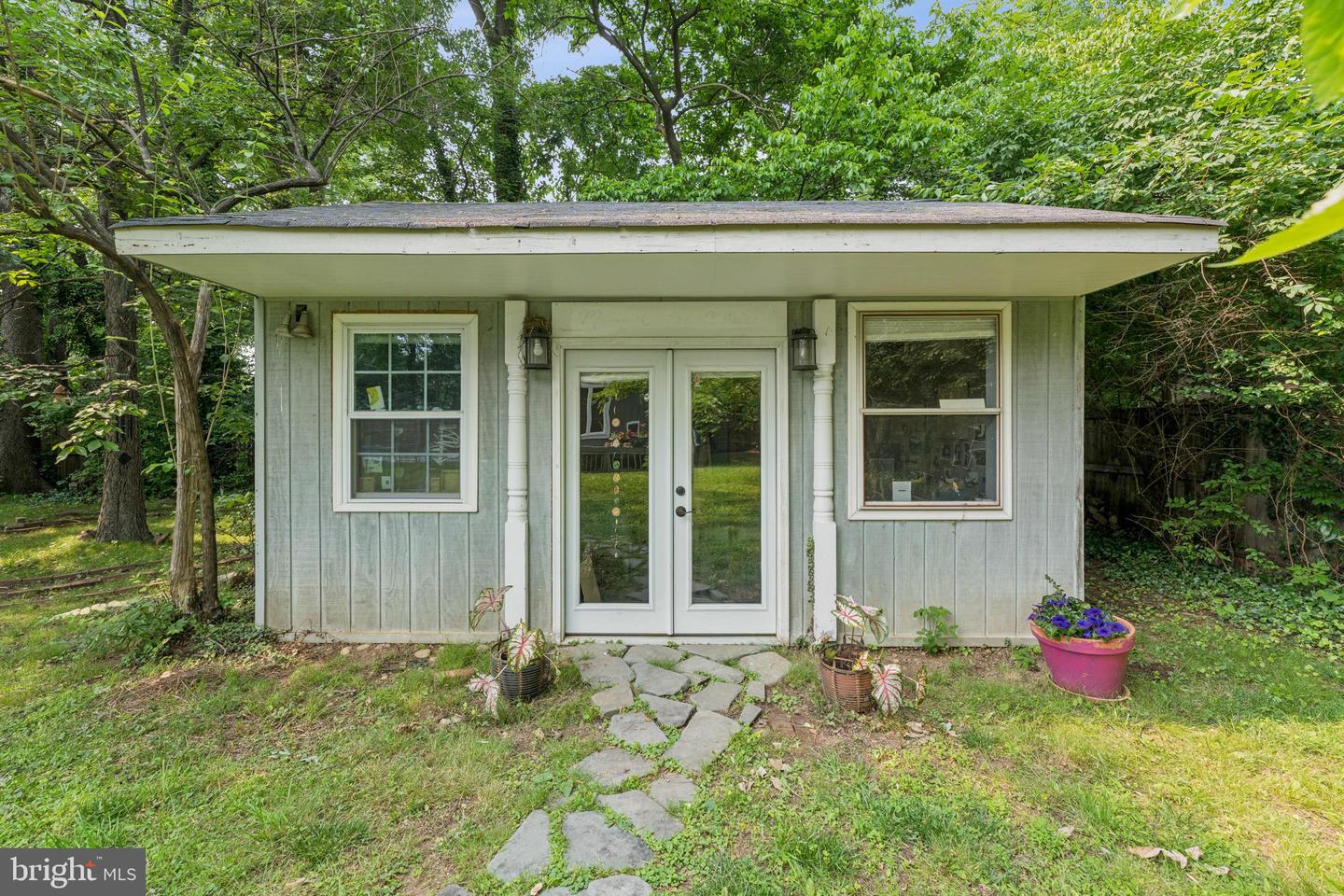 7004 LEE PARK CT, FALLS CHURCH, Virginia 22042, 3 Bedrooms Bedrooms, ,2 BathroomsBathrooms,Residential,For sale,7004 LEE PARK CT,VAFX2245296 MLS # VAFX2245296