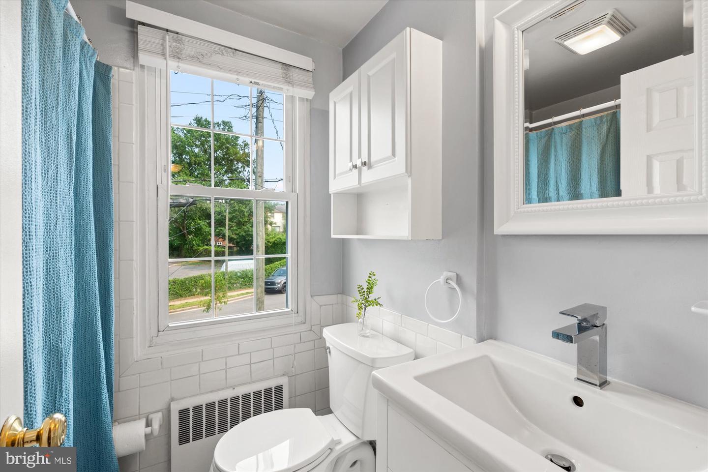 3004 LANDOVER ST, ALEXANDRIA, Virginia 22305, 2 Bedrooms Bedrooms, ,2 BathroomsBathrooms,Residential,For sale,3004 LANDOVER ST,VAAX2046094 MLS # VAAX2046094