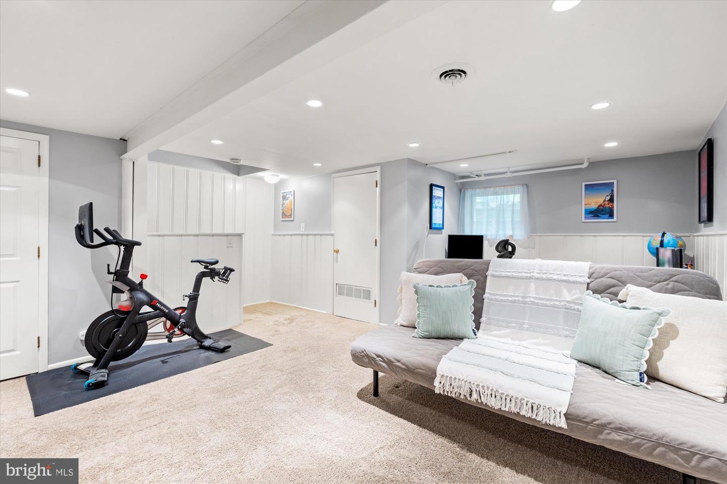 3004 LANDOVER ST, ALEXANDRIA, Virginia 22305, 2 Bedrooms Bedrooms, ,2 BathroomsBathrooms,Residential,For sale,3004 LANDOVER ST,VAAX2046094 MLS # VAAX2046094